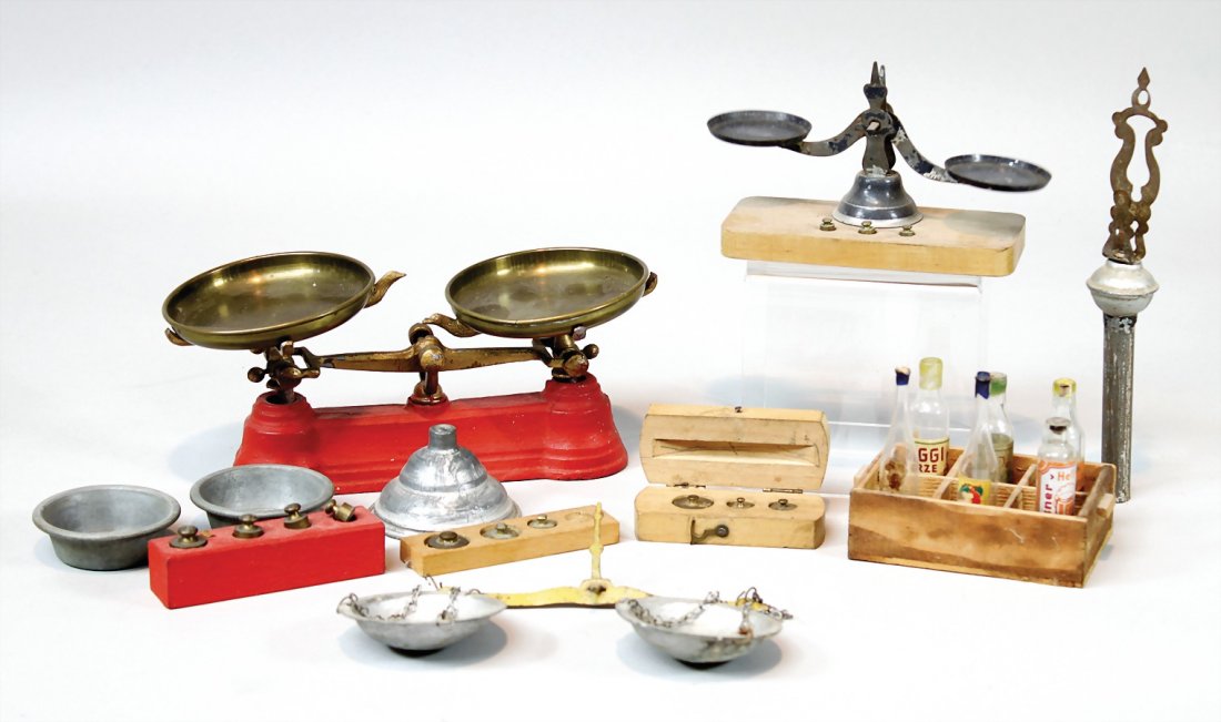 3 Kaufladenwaagen, bespielt, 1 Kiste mit 6 (1 of 1)