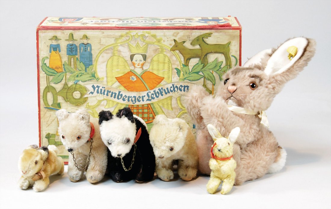 STEIFF u. HERMANN 5 Tiere, bespielt, 3 Bären: STEIFF u. HERMANN 5 Tiere, bespielt, 3 Bären Hermann, auf 4 Pfoten, ohne Knopf, Schild u. Fahne, Hase, laufend, mit Knopf u. Teilfahne, Cosy Mummy, mit Knopf, Schild u. Fahne, Nr. 6620,00, kl. Ha