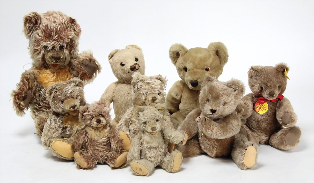 35 Teile Plüschbären, meist Steiff u.: 35 Teile Plüschbären, meist Steiff u. Hermann, bespielt, einige noch mit Knopf u. Fahne, bitte besichtigen German Description 35 Teile Plüschbären, meist Steiff u. Hermann, bespiel