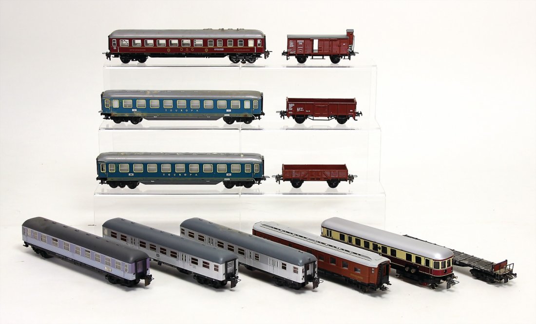 TRIX Konv., 8 Personenwagen, dazu 3 Gepäckwagen,: TRIX Konv., 8 Personenwagen, dazu 3 Gepäckwagen, Spur H0 German Description TRIX Konv., 8 Personenwagen, dazu 3 Gepäckwagen, Spur H0