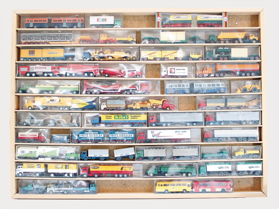 ca. 40 Teile Lkw u. Nutzfahrzeuge, versch. Hersteller,: ca. 40 Teile Lkw u. Nutzfahrzeuge, versch. Hersteller, 1:87, teilw. im Orig.-Kart., guter Zust. German Description ca. 40 Teile Lkw u. Nutzfahrzeuge, versch. Hersteller, 1:87, teilw. im Orig.-Kart., g