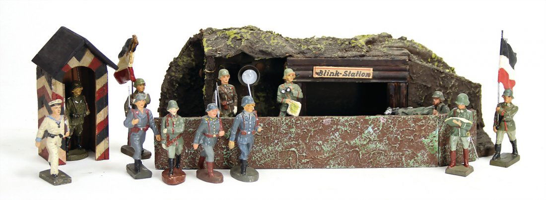 Bunker, Blinkstation, Holz/Masse, 12 Figuren, Elastolin (1 of 1)
