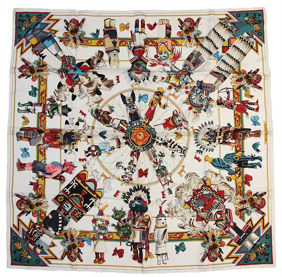 HERMÈS Seidentuch, Modell: Kachinas, designed by: HERMÈS Seidentuch, Modell: Kachinas, designed by Oliver Kermit, weißer Rand, handgerollt, 90x90 cm, teilw. leichte Flecken, sonst guter Zust. German Description HERMÈS Seidentuch,