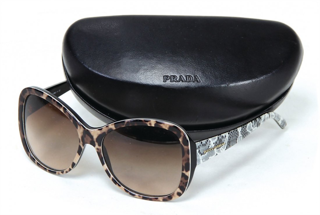 DOLCE & GABBANA Damensonnenbrille, Animal-Print auf: DOLCE & GABBANA Damensonnenbrille, Animal-Print auf der Frontseite, schwarz/weißes Muster auf den Außenseiten, seitl. goldfarbener Dolce & Gabbana Schriftzug, braun verlaufende Bri