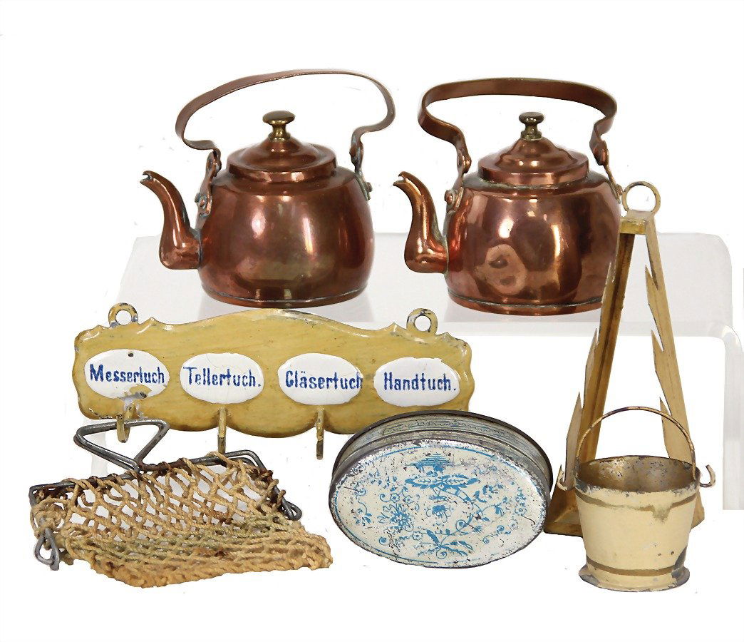 mixed lot of  doll kitchen parts, plate board, 8 cm, (1 of 1)