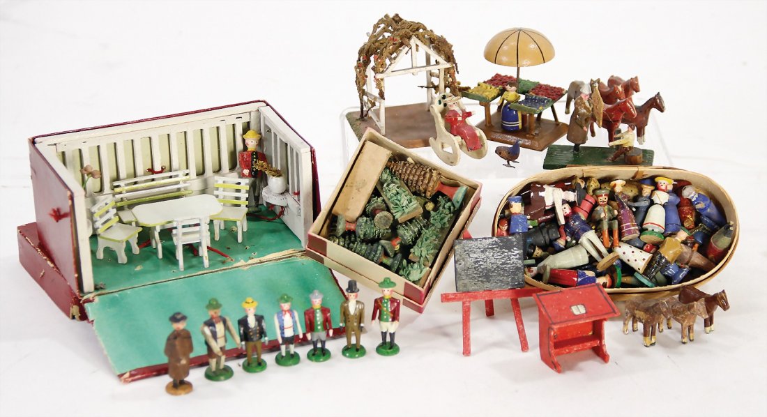 ERZGEBIRGE figures, stands, board with teacherdesk, (1 of 1)