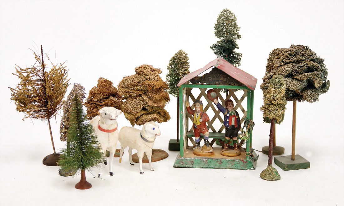 mixed lot, Luffa trees, 2 wool sheeps, 2 mass figures, (1 of 1)