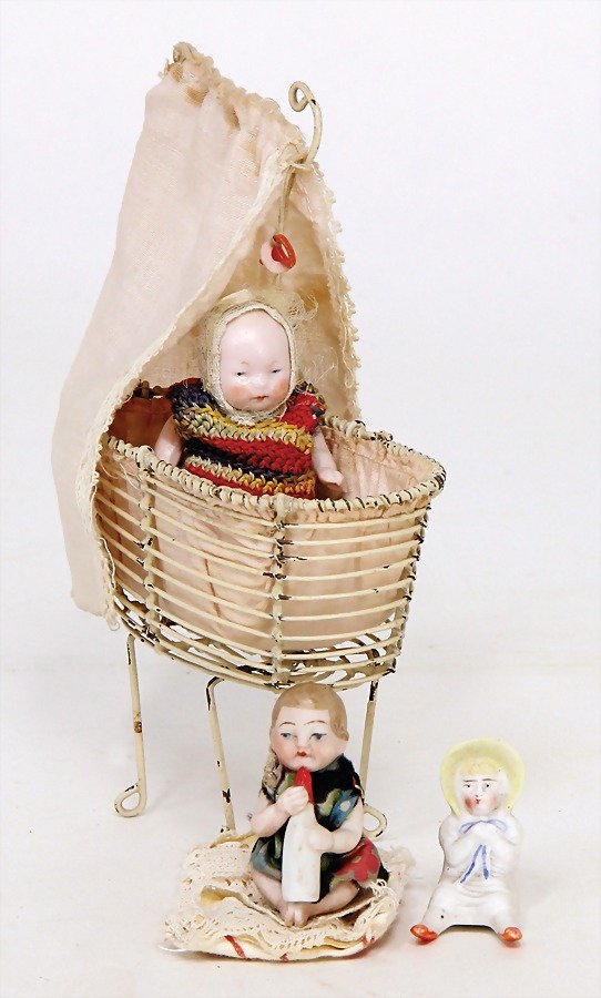 mixed lot of dollhouse decoration pieces, cot, wire: mixed lot of dollhouse decoration pieces, cot, wire construction, 10 cm, 3 all-bisque dolls, 1 baby is sitting, with bottle German Description Konv. Puppenstuben-Ausschmückungsteile, Kinderbett,