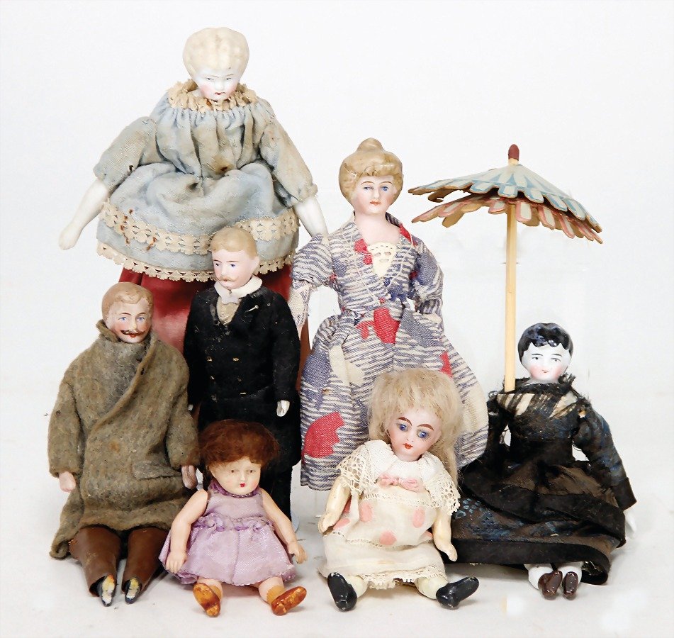 7 pieces dollhouse dolls, biscuit porcelain shoulder (1 of 1)