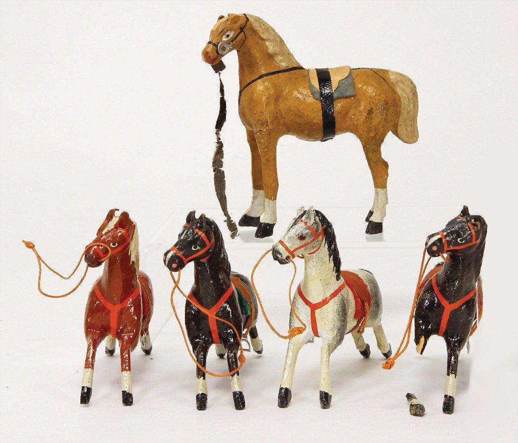 5 roundabout horses, mass, mostly in good condition,: 5 roundabout horses, mass, mostly in good condition, partially small faults (1 leg is loosely add), 10 cm German Description 5 Karusell-Pferde, Masse, meist guter Zust., teils kl. Fehler (1 Bein liegt