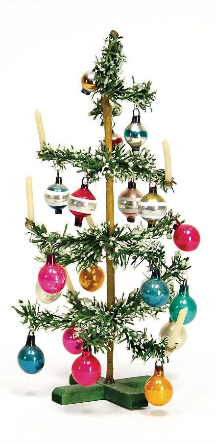 dollhouse christmas tree with decoration and wax (1 of 1)