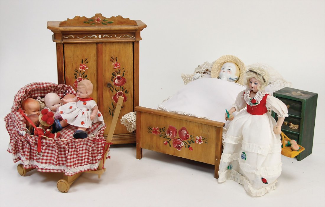 Händlerkiste, gefüllt mit versch. kl. Puppen, (1 of 1)