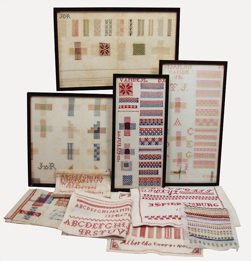 4 Stickbilder, gerahmt, 1x mit eingesticktem: 4 Stickbilder, gerahmt, 1x mit eingesticktem Jahresdatum 1896, dazu einige ungerahmte Stickereien, eingestickte Jahreszahlen 1902, 1911, 1909, 1927 German Description 4 Stickbilder, gerahmt, 1x mit ei