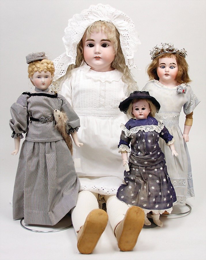 Konv. Puppen, gr. Brustblattkopf-Puppe, gem. P. Made in (1 of 1)