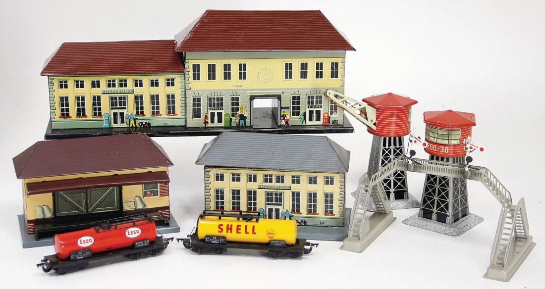 meist KARL BUB, Bahnsteigübergang, Kran,: meist KARL BUB, Bahnsteigübergang, Kran, Wasserturm, Bahnhofsgebäude, guter Zust., dazu 2 4-achsige Kesselwagen, guter Zust., H0 German Description meist KARL BUB, Bahnsteigübergang, Kr