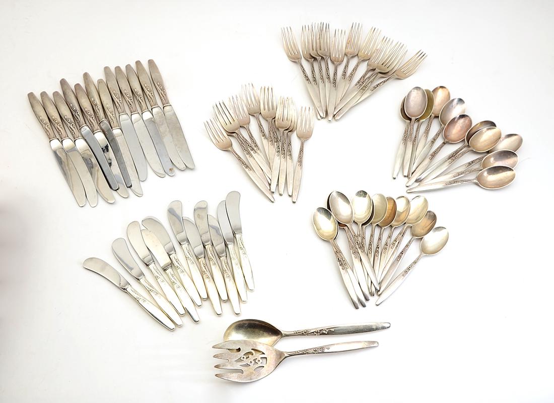 LUNT SUMMER SONG STERLING FLATWARE SERVICE: LUNT SUMMER SONG STERLING FLATWARE SERVICE: Approx. 71 pieces in the Summer Song pattern by Lunt Silversmiths to include 12 teaspoons (6''), 12 soup spoons (6 1/2''), 11 forks (7 1/4''), 11 salad fork