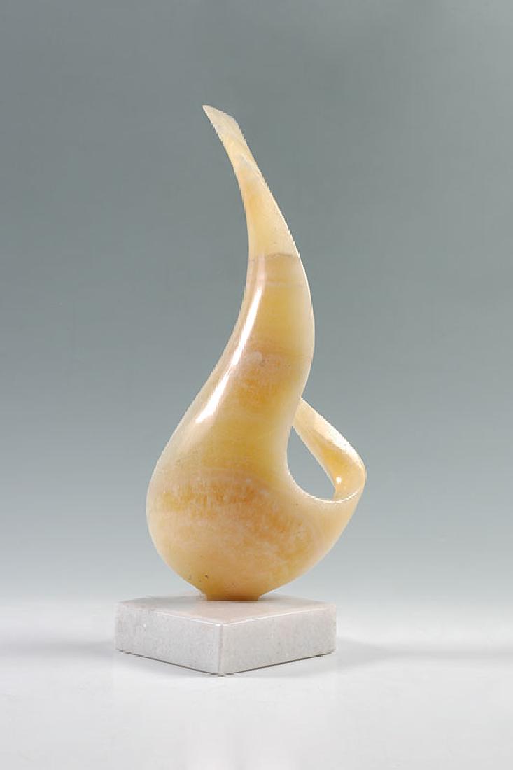 NIERMAN ONYX SCULPTURE: NIERMAN, Leonardo, (Mexican, 1932-): Abstract Form, Onyx, 17''H, signed, affixed to marble plinth, approx. 18'' H. Leonardo Nierman is known for his abstract works of art