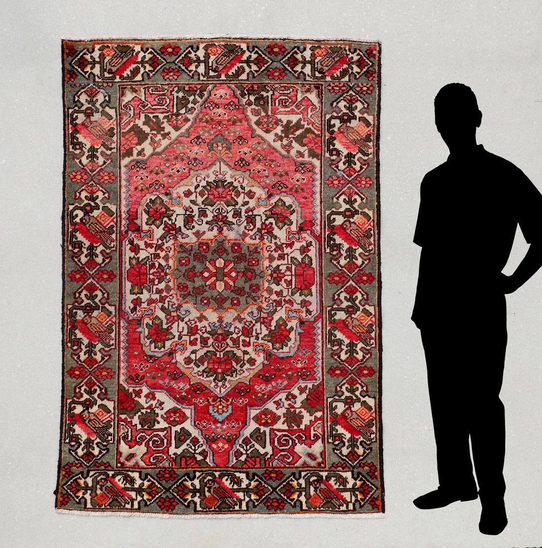 S-A PERSIAN HAMADAN HK WOOL RUG, 4'3'' X 6'5'': SEMI-ANTIQUE PERSIAN HAMADAN HAND KNOTTED WOOL RUG, 4'3'' X 6'5'': The red field of this rug has a grey/green, white and red central medallion inside a white ground outer medallion. Radiating out from