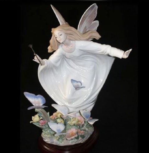 LLADRO FAIRY OF THE BUTTERFLIES PORCELAIN FIGURE: LLADRO 1850 FAIRY OF THE BUTTERFLIES PORCELAIN FIGURE: Glazed finish figure of a winged fairy holding a wand with butterflies and flowers, Spanish name "Hada de las Mariposas", limited edition 1332/15