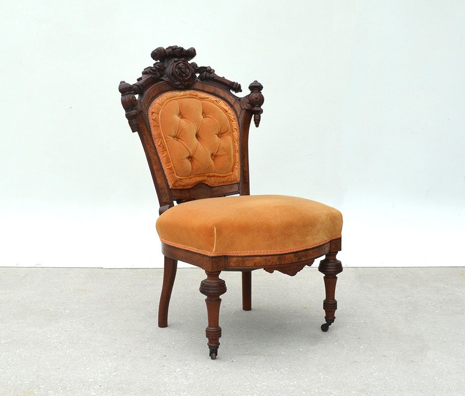 ATTRIB. JOHN JELLIFF VICTORIAN ARM CHAIR: ATTRIB. JOHN JELLIFF VICTORIAN ARM CHAIR: Carved crest with applied figural maiden bust center medallion, carved and shaped finials either side of top rail, inlaid burl panels. shaped skirt, turned fr