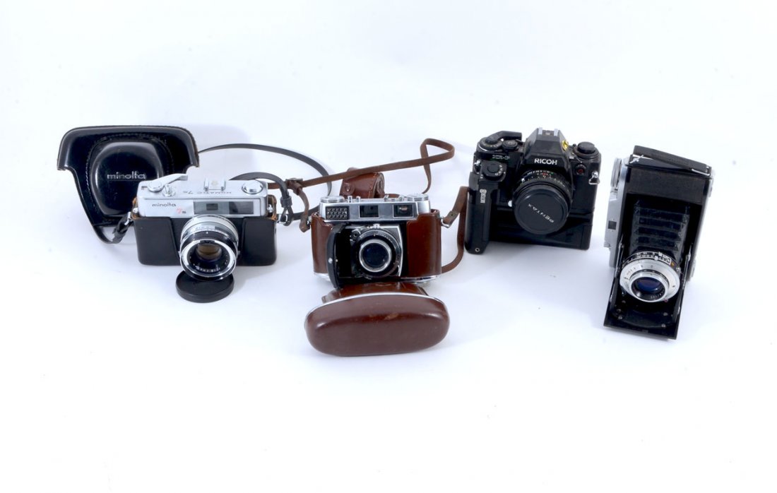 COLLECTION OF 4 CAMERAS TO INCLUDE VOIGTLANDER: COLLECTION OF 4 CAMERAS TO INCLUDE VOIGTLANDER: Estate collection of 4 cameras total to include 1) Voigtlander Bessa I circa 1940's to 1950's, bellows fine, closed measures 3 3/4" h. x 6 1/2" x 2". 2)