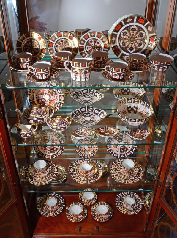 ROYAL CROWN DERBY TRADITIONAL IMARI DINNER SERVICE: ROYAL CROWN DERBY TRADITIONAL IMARI DINNER SERVICE: Approx. 42 pieces in the Traditional Imari pattern by Royal Crown Derby to include 8 luncheon plates (8 1/2"), bread plate (6 1/4"), 9 teacups of va