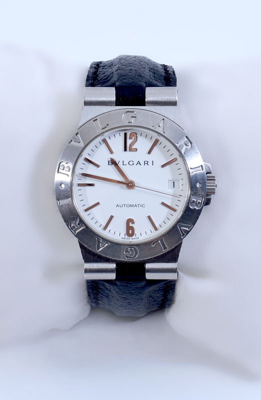 BVLGARI DIAGONO SPORT LCV35S LEATHER BELT AUTO MEN: BVLGARI DIAGONO SPORT LCV35S LEATHER BELT AUTO MEN'S WATCH: Handsome watch with a white face in a stainless steel case with a black leather strap. Analog display with an automatic movement and date di
