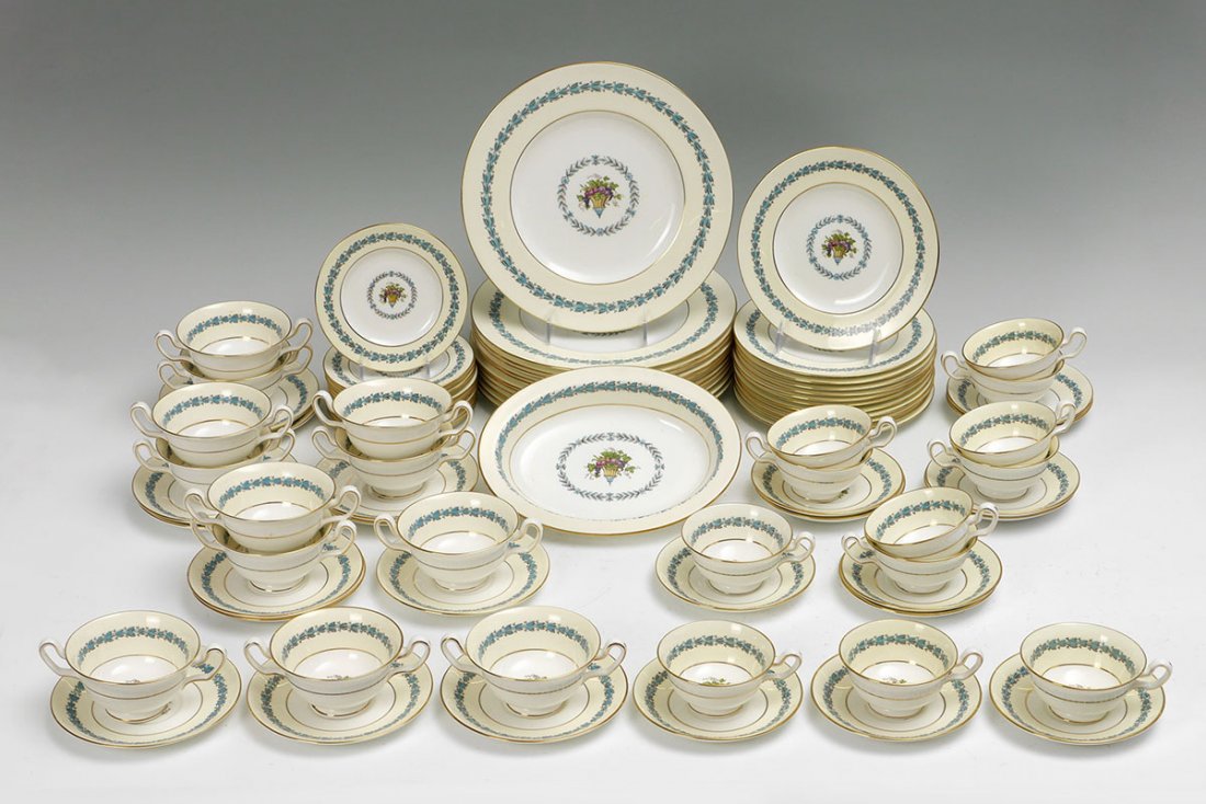 WEDGWOOD APPLEDORE CHINA SERVICE FOR 12: WEDGWOOD APPLEDORE CHINA SERVICE FOR 12: Approx. 85 pieces in the Appledore pattern by Wedgwood to include 12 dinner plates (10 3/4"), 12 salad plates (8"), 12 bread plates (6"), 12 cream soups and 12