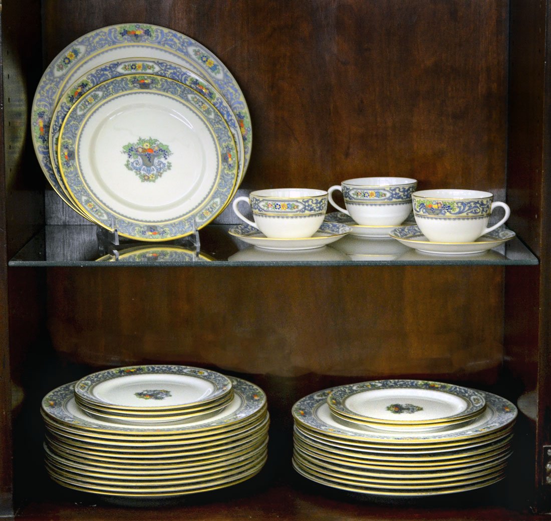 LENOX THE AUTUMN CHINA SERVICE: LENOX THE AUTUMN CHINA SERVICE: Approx. 53 pieces in "The Autumn" pattern by Lenox to include 23 dinner plates (10 1/2"), 8 luncheon plates (9 1/4"), 5 dessert plates (7 1/2"), 4 tea cups, 13 saucers.