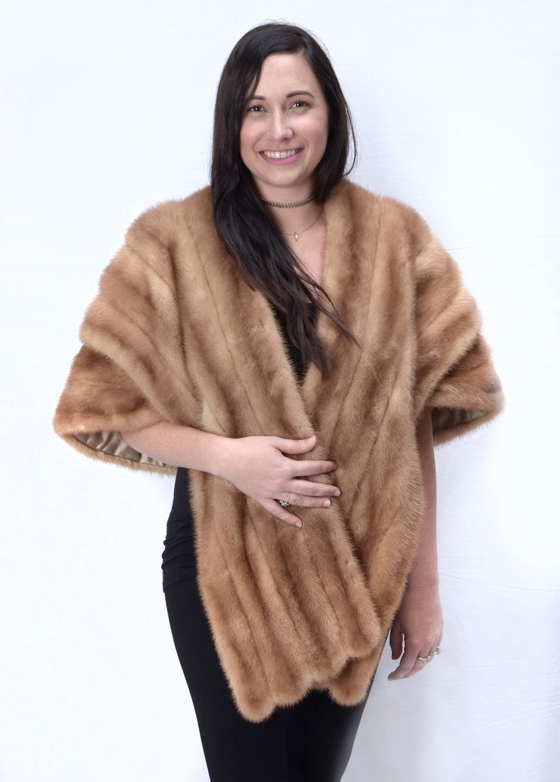 VINTAGE AUTUMN HAZE MINK STOLE: VINTAGE AUTUMN HAZE MINK STOLE: Lovely stole is in very good condition and can be worn for years to come. Length from back of neck is 19.5". Satin lining is in excellent condition.