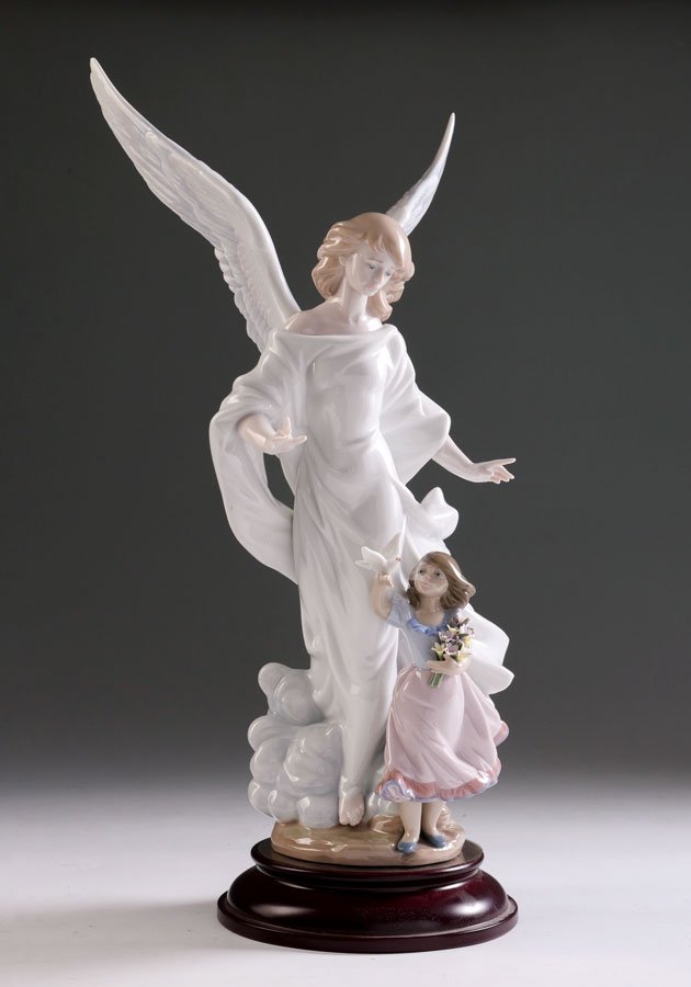 LLADRO GUARDIAN ANGEL 6352 PORCELAIN FIGURINE