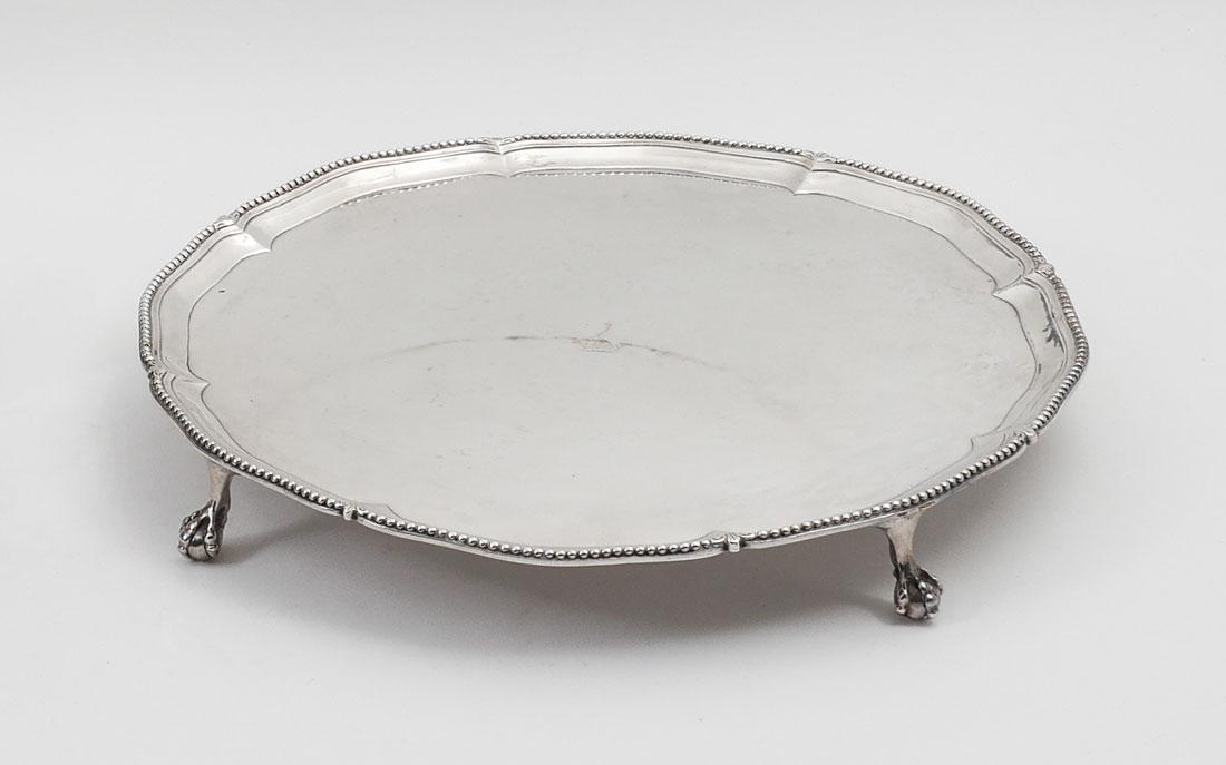 GEORGE III MAKEPEACE & CARTER STERLING SALVER: GEORGE III ROBERT MAKEPEACE & RICHARD CARTER STERLING SALVER: Hallmarked 1777 London, Robert Makepeace and Richard Carter, scalloped and beaded rim, engraved coat of arms in center, on 4 claw and ball