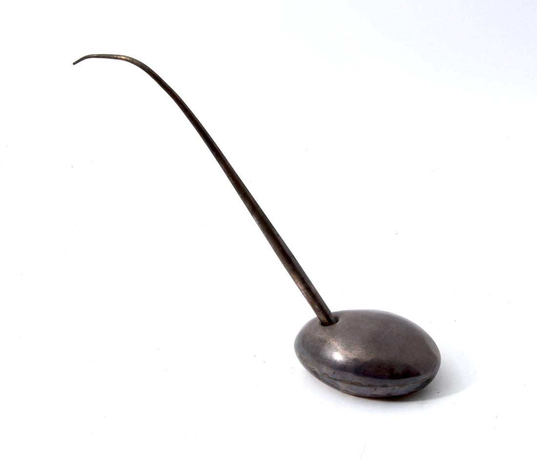 PERETTI TIFFANY STERLIN MOUSE PAPERWEIGHT & PEN: PERETTI TIFFANY STERLING MODERNE MOUSE: Elsa Peretti for Tiffany & Co. Spain, sterling clad stylized mouse paperweight with moderne style body and removable pen tail. Well marked on base, with tail me