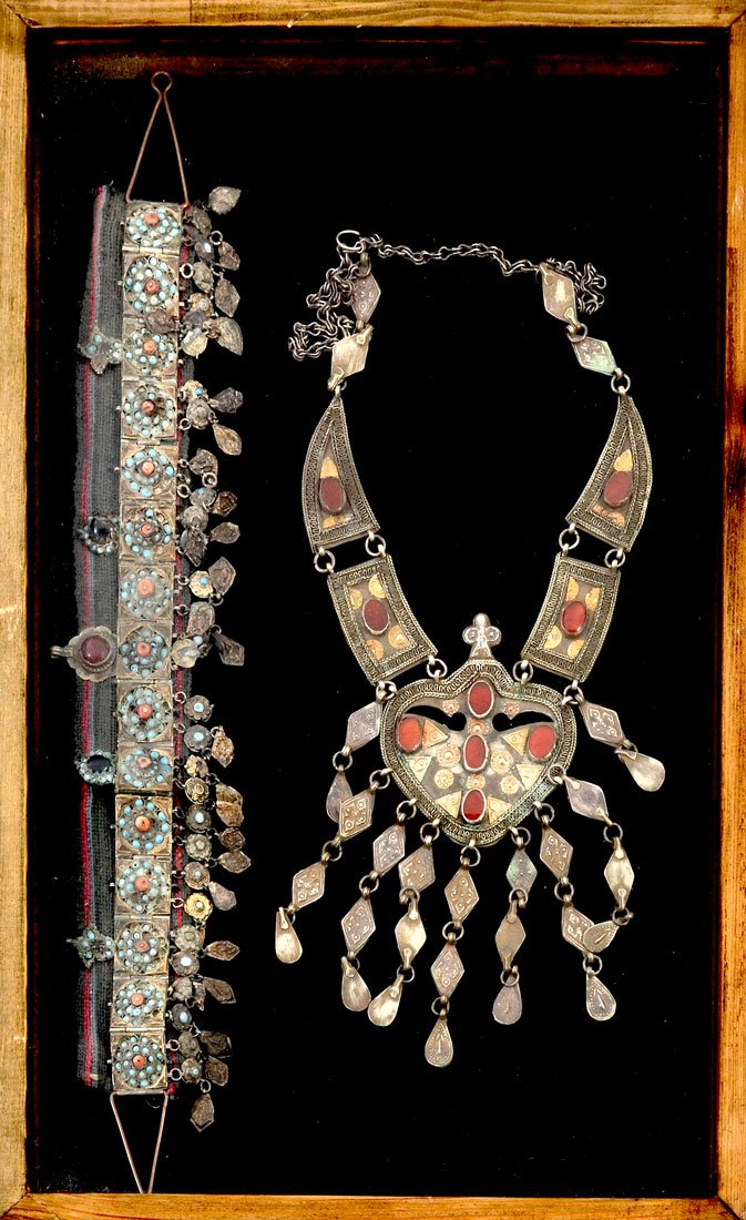SILVER? CHOKER NECKLACE & TURKOMAN NECKLACE WITH GEMSTO: SILVER? CHOKER NECKLACE & TURKOMAN NECKLACE WITH GEMSTONES: 1) Beautifully detailed necklace has 15 stations each having 2 turquoise dotted pendants that measure approx 1". 15 stations are attached to