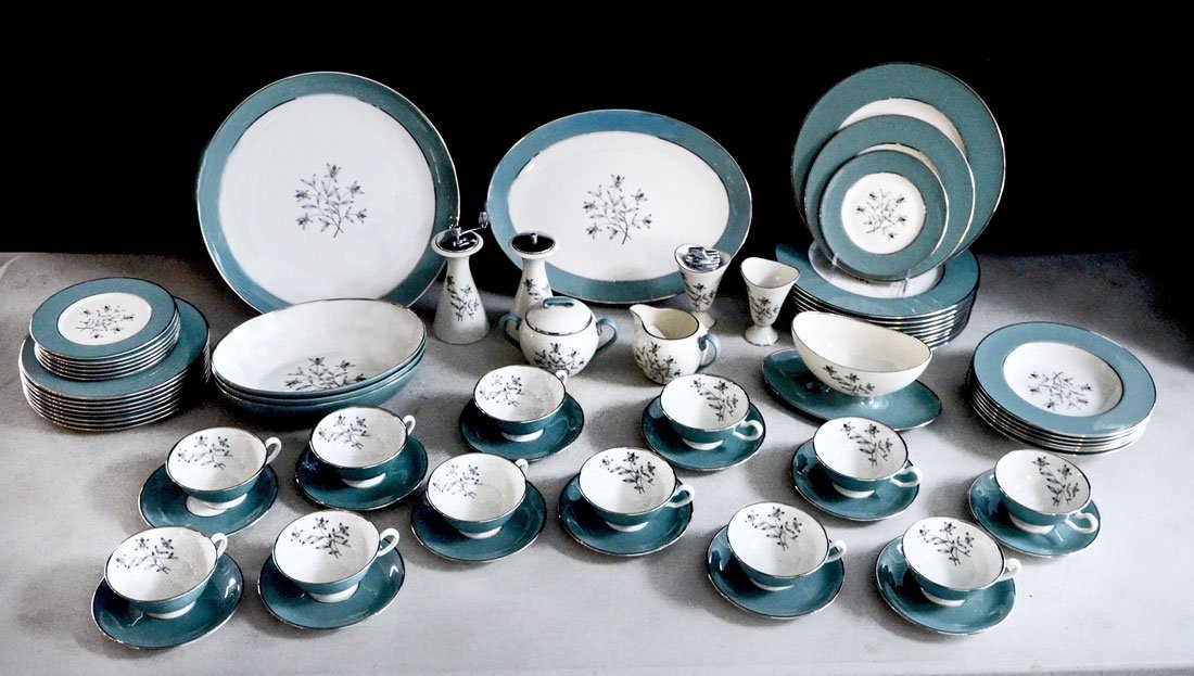 LENOX KINGSLEY X445 CHINA SERVICE: LENOX KINGSLEY X445 CHINA SERVICE WITH SERVING PIECES- Approx. 168 pieces in the Lenox Kingsley x445 pattern to include 10 dinner plates (10.5''), 9 lunch plates (8.5''), 7 salad plates (6.5''), 12 sa