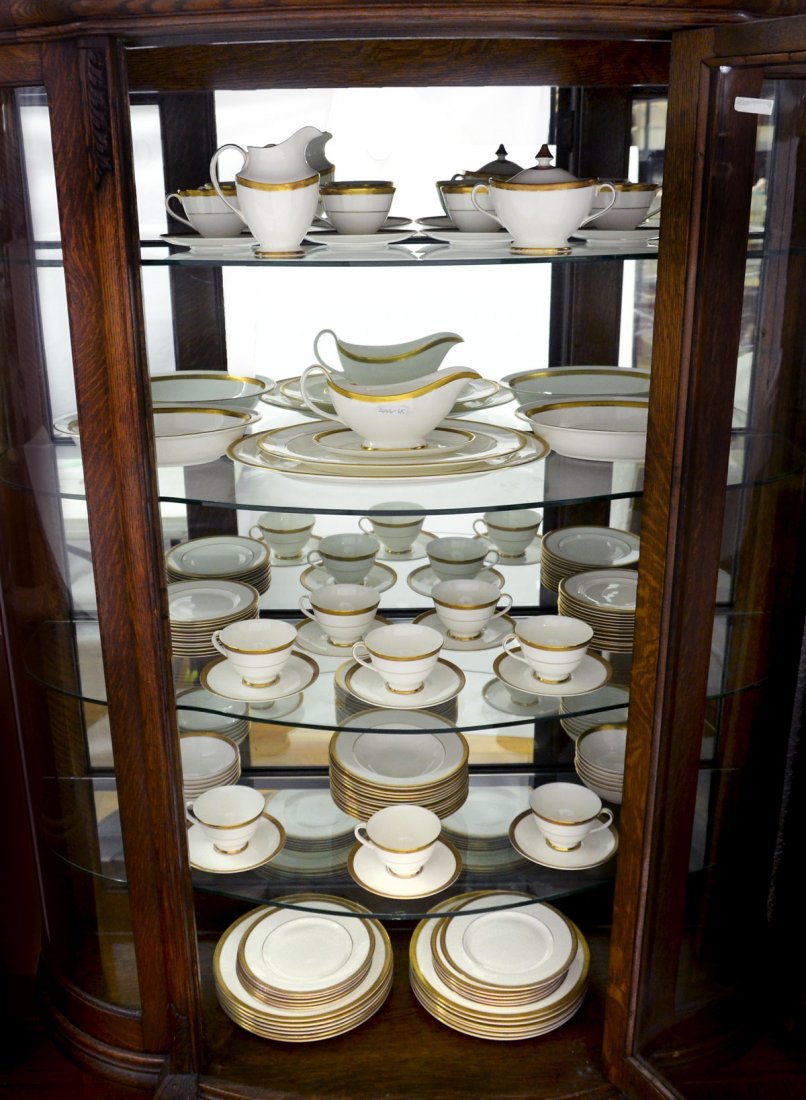 ROYAL DOULTON CHINA SERVICE FOR 12: ROYAL DOULTON CHINA SERVICE FOR 12- Approx 72 pieces of Royal Doulton china in the "Royal Gold" pattern to include 12 dinner plates (10.75"), 12 salad plates (8"), 11 bread & butter plates (6.5"), 12 