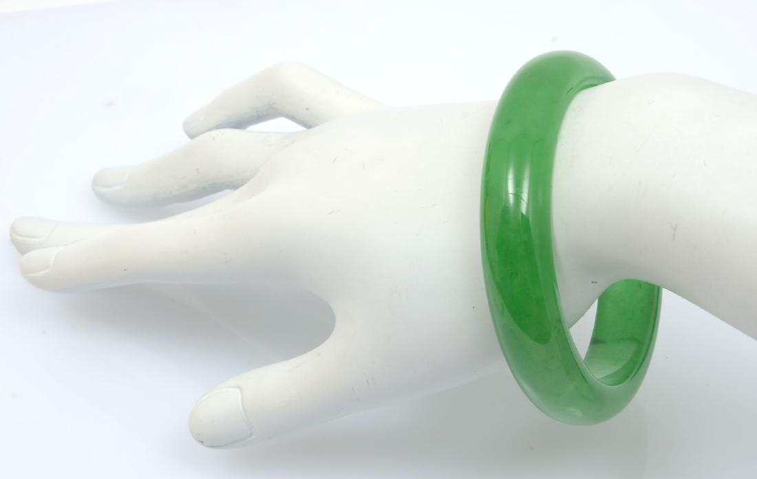 DARK GREEN NATURAL FEI CUI JADE BANGLE: DARK GREEN NATURAL FEI CUI JADE BANGLE: 7'' bangle has been certified by the Hong Kong Jade & Stone Laboratory LTD to be type A with an appraised value of $1050. The color is natural Fei Cui without a