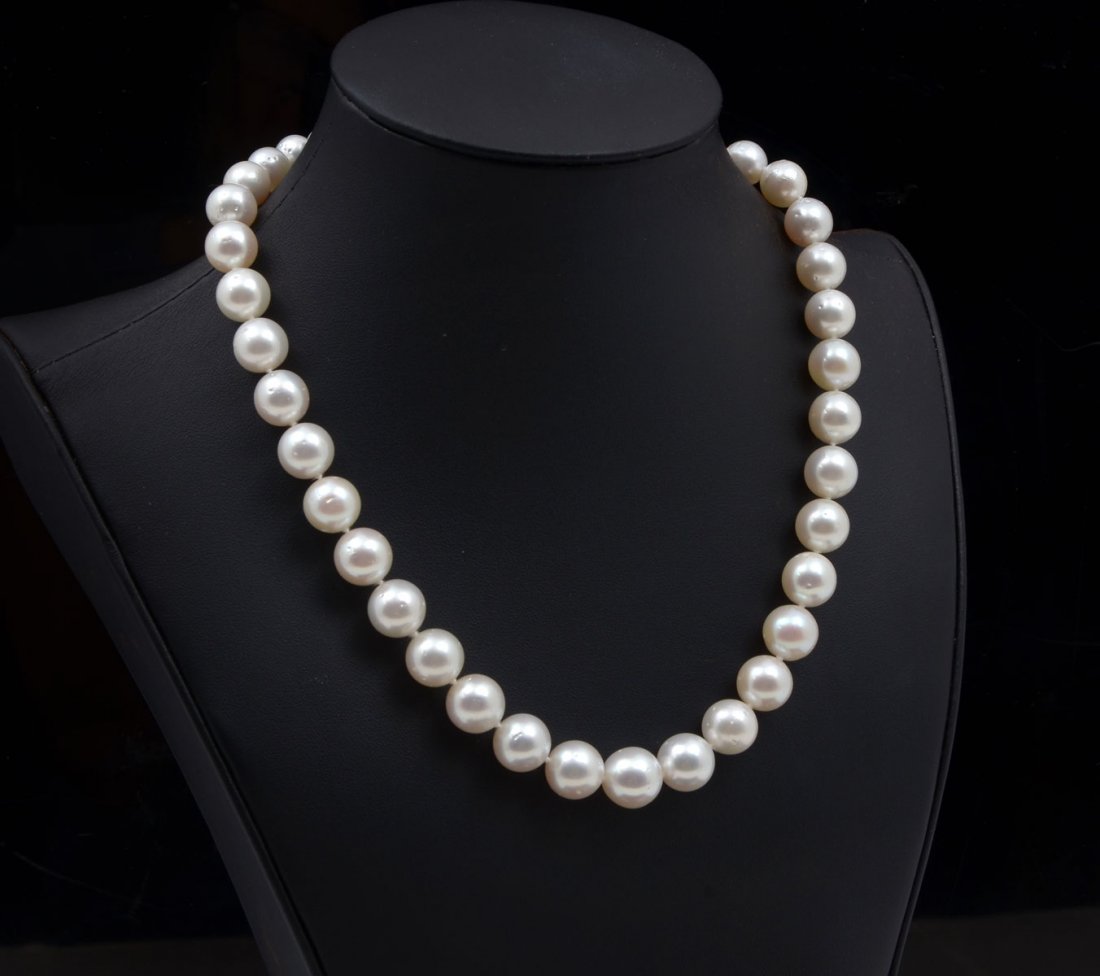 SINGLE STRAND WHITE SOUTH SEAS PEARL NECKLACE