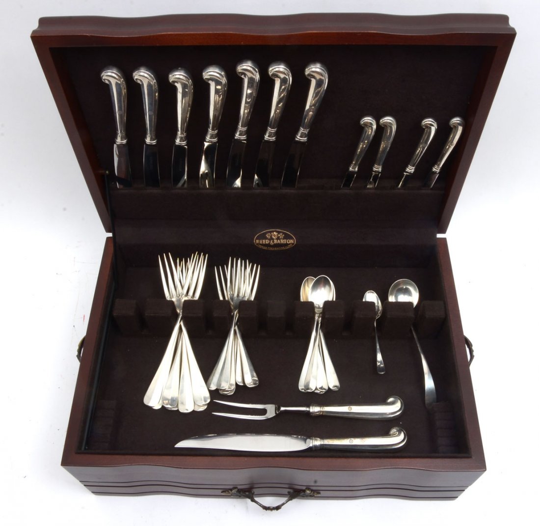 36 PC. STEIFF "WILLIAMSBURG RESTORATION" STERLING: 36 PC. STEIFF "WILLIAMSBURG RESTORATION" STERLING FLATWARE: Approx. 43.51 Troy ounces. Comprising 7 dinner knives, 4 luncheon knives, 7 dinner forks, 7 salad forks, 7 teaspoons, 1 ladle, and 1 child's