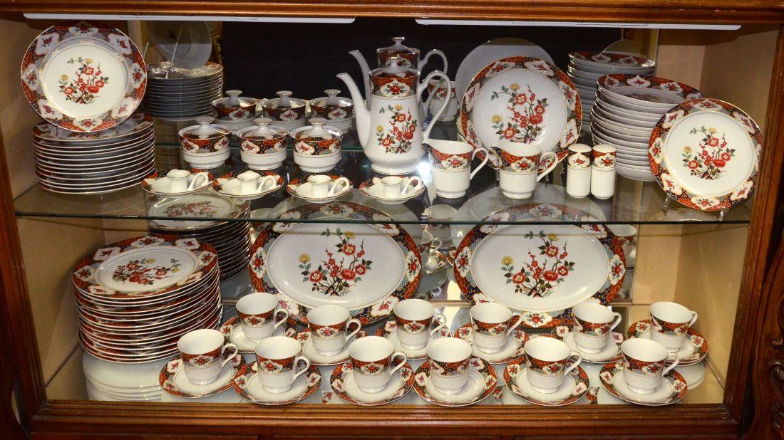 LARGE IMARI CHINA SERVICE: LARGE IMARI CHINA SERVICE: Comprising; 15 Dinner plates, 13- Luncheon plates, 16- Salad bowls, 12- Cup & Saucer sets, 4- Candle holders, 2- Serving plates, 3- covered Sugar bowls, 2- Creamer cups, 1- 