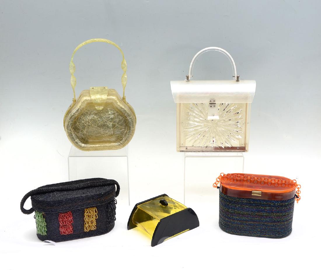 4 VINTAGE PURSES AND LUCITE BOX: 4 VINTAGE PURSES AND LUCITE BOX: 1) Yellow with gold strand Bakelite purse with Bakelite handle; 2) White Bakelite/Lucite purse by Gilli Originals New York; 3) Oval box black beaded purse with splashe