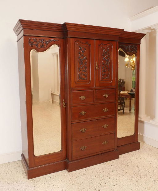 Victorian 4 Door Armoire 2 With Full Length Mirror