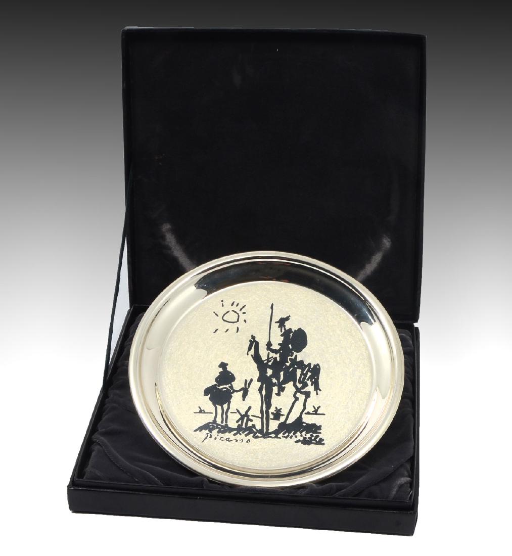 PICASSO STERLING SILVER PLATE: PICASSO STERLING SILVER PLATE: Modern Masters Picasso sterling Silver plate by the George Washington mint. Verso of plate has a brass medallion with #0623. Resides in a black case with a grey velvet i