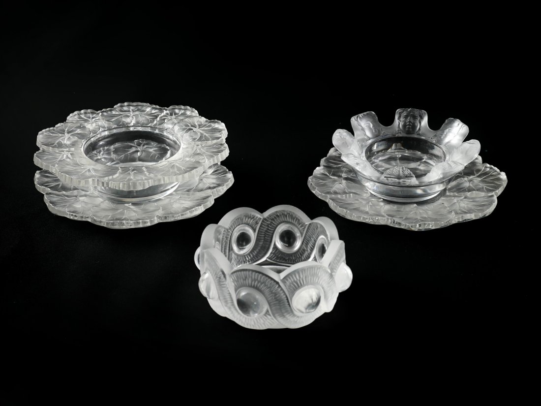 5 PIECE LALIQUE COLLECTION: 5 PIECE LALIQUE COLLECTION: Comprising; 2- Begonia trinket dishes, 1- Begonia trinket bowl, 1- St Nicholas ashtray, & 1- Trinket bowl having an intertwining design with raised round medallions. All ha