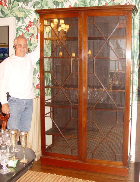 2 DOOR MAHOGANY BOOKCASE DISPLAY CABINET