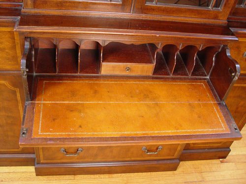 BAKER MAHOGANY BREAKFRONT CHINA CABINET SECRETARY - 4