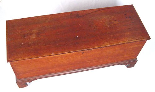 18TH C PAINTED PINE 6 BOARD BLANKET CHEST - 5