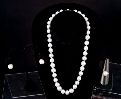 SOUTH SEA CULTURED PEARL NECKLACE EARRINGS & RING