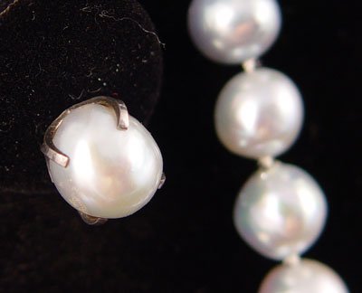 SOUTH SEA CULTURED PEARL NECKLACE EARRINGS & RING - 2