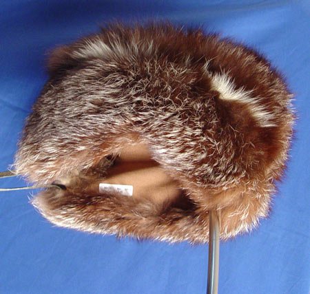 2 FOX FUR HATS WHITE AND BROWN - 3